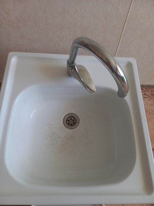 Продам раковину не дорого вместе смесителем.