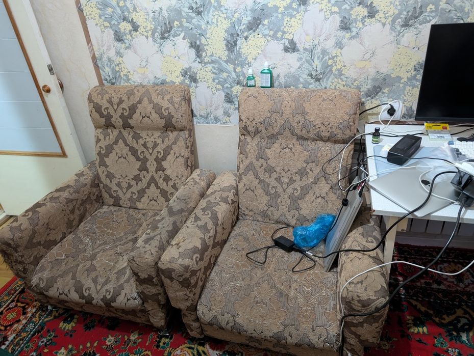 Отдам даром мебель и телевизор
