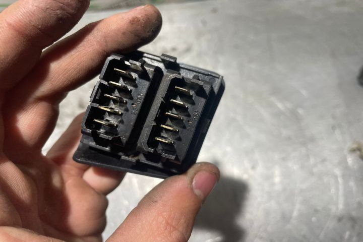 Butoane geam sofer Citroen Berlingo a 2-a generatie