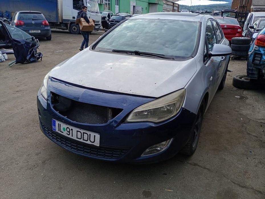Geam dreapta spate Opel Astra J [2009 - 2012] 1.7 cdti A17DTJ