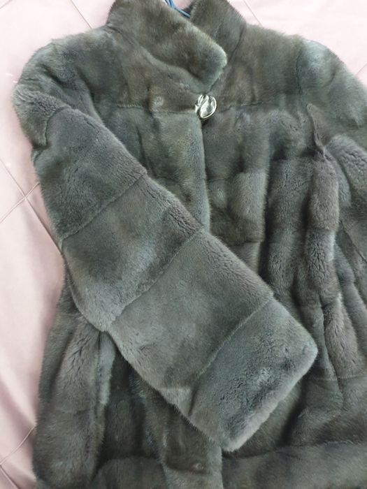 Продам норковую шубу в сером цвете