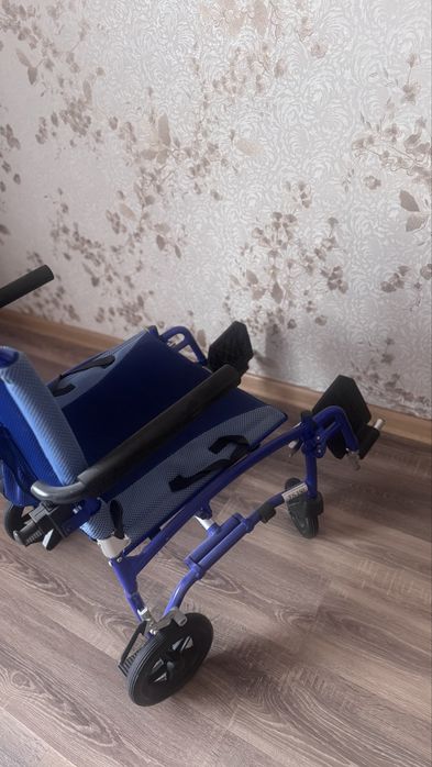 Коляска для ограничанных возможностей людей