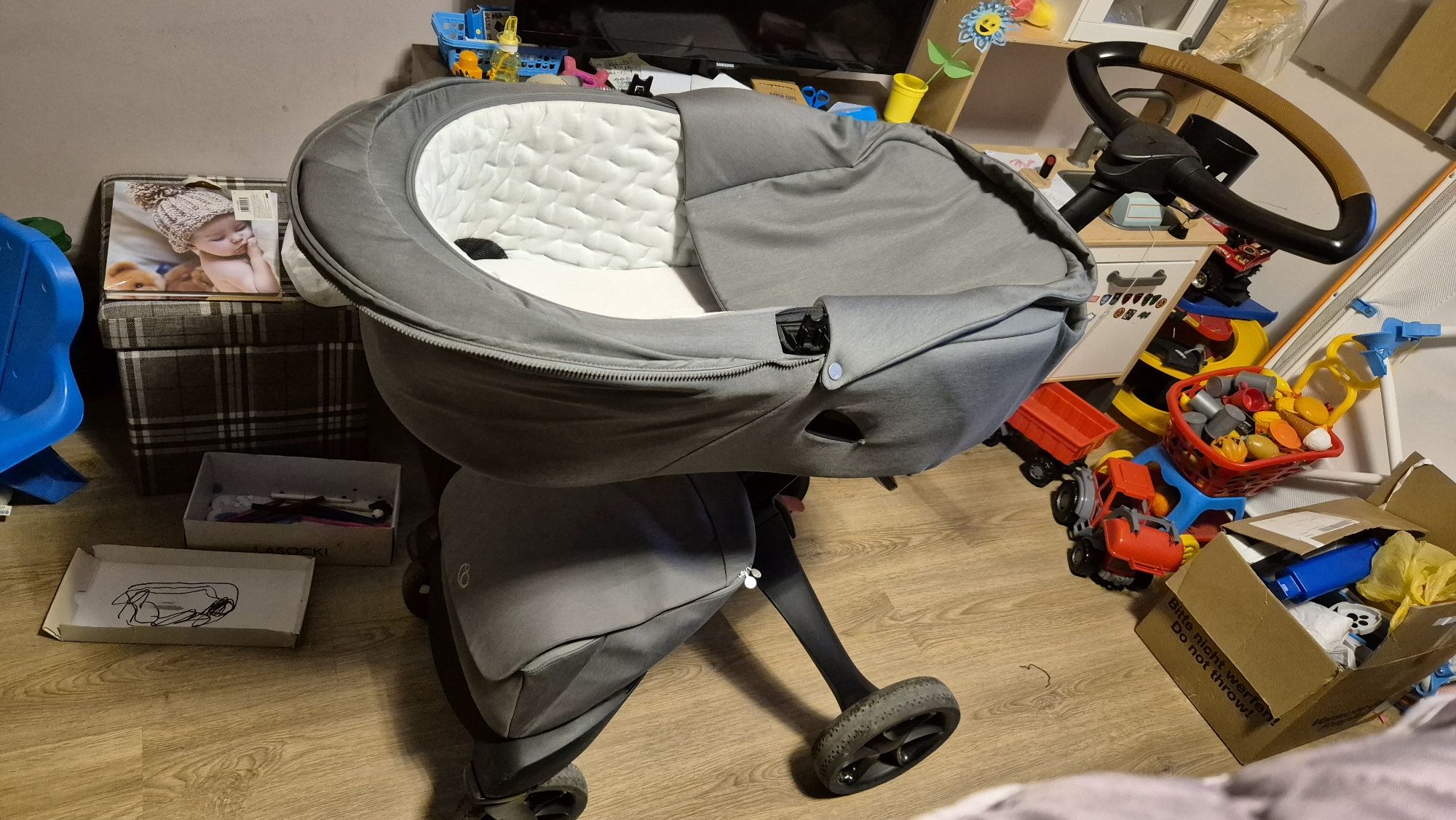 Бебешка количка Stokke Xplory X, сива + бебешки кош