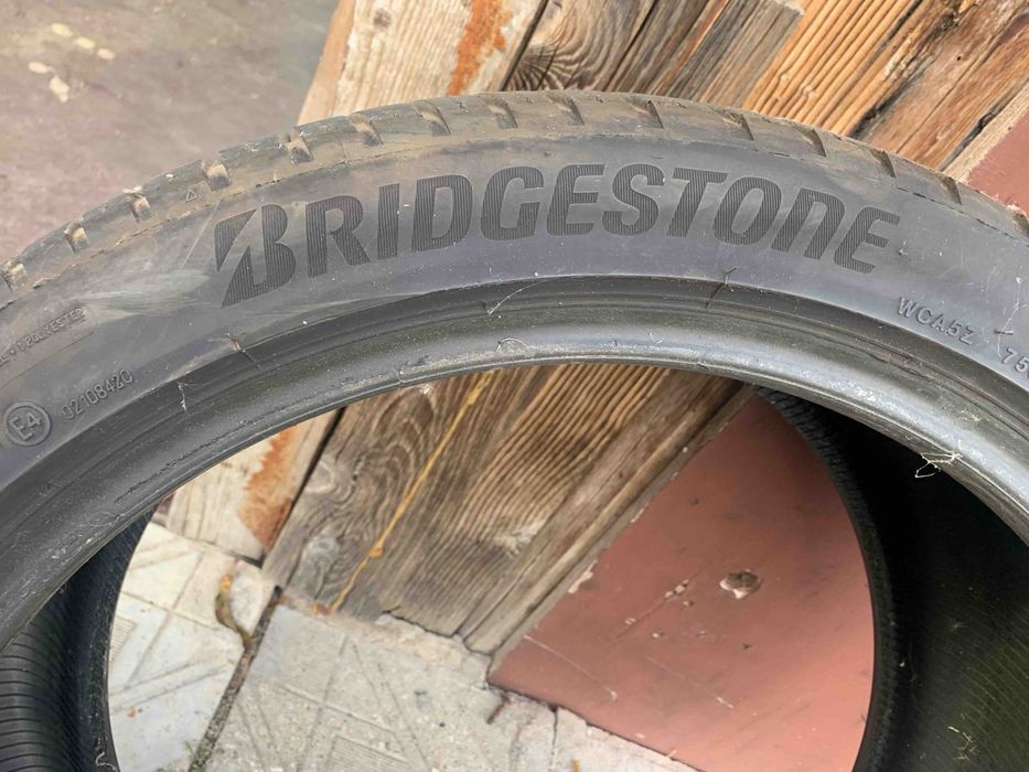 245/40/19- отлична