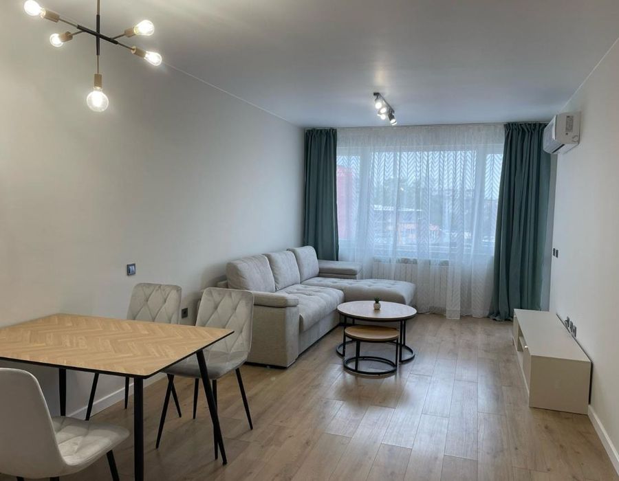 Дава се под наем Двустаен апартамент в Пловдив, Христо Смирненски - 78 кв.м за 459 € - Снимка #2