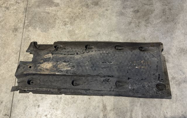 Scut longitudinal stanga 5N0825201B Volkswagen VW Tiguan prima genera