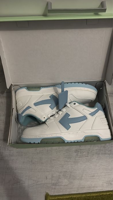 Off White out of office