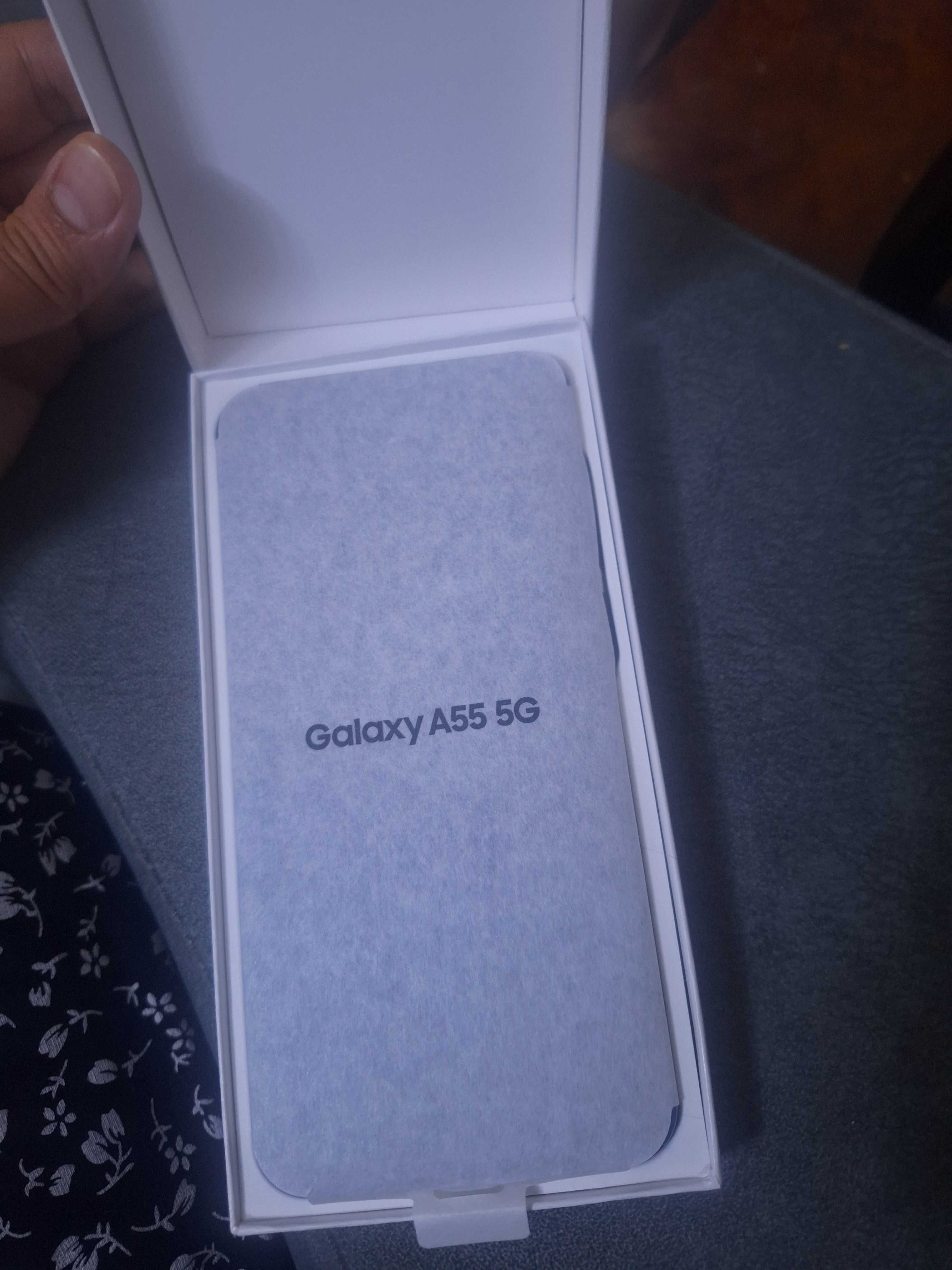 Galaxy A55 5G yangi xali yoqilmagan ham.