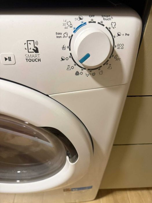 Candy Smart 8/5 kg cu uscător,ca nouă, folosită 6 luni, WiFi, Inverter