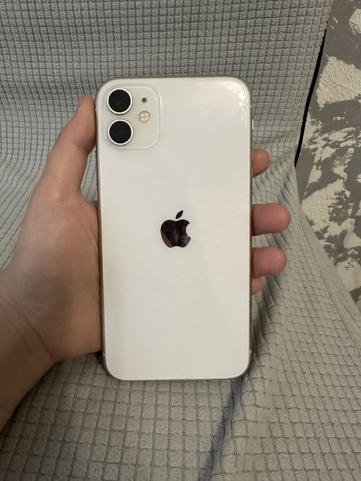 айфон 11 , емкость 76