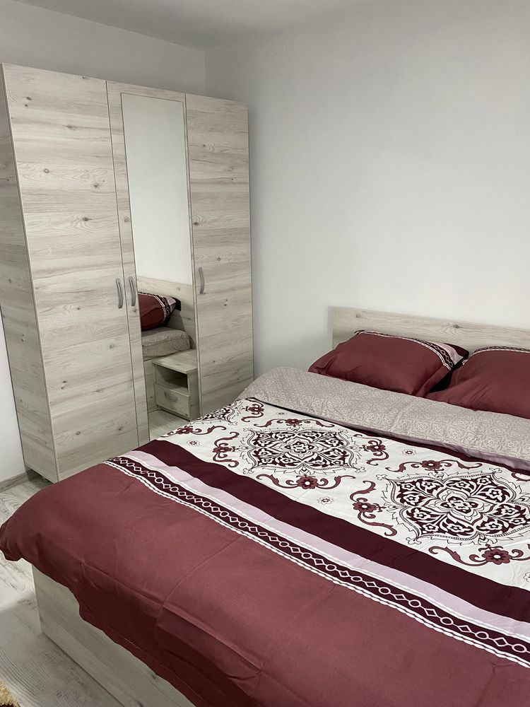 Închiriez apartament regim hotelier centru