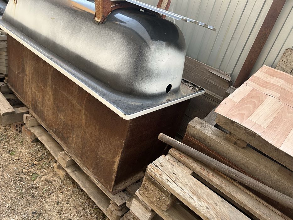 Продам емкость для воды и ванну для набора воды
