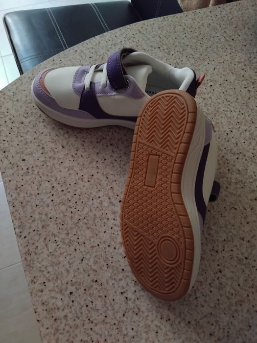 Нови детски маратонки номер 28