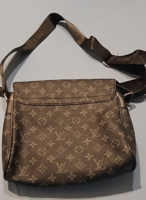 Чисто нова мъжка чанта LV