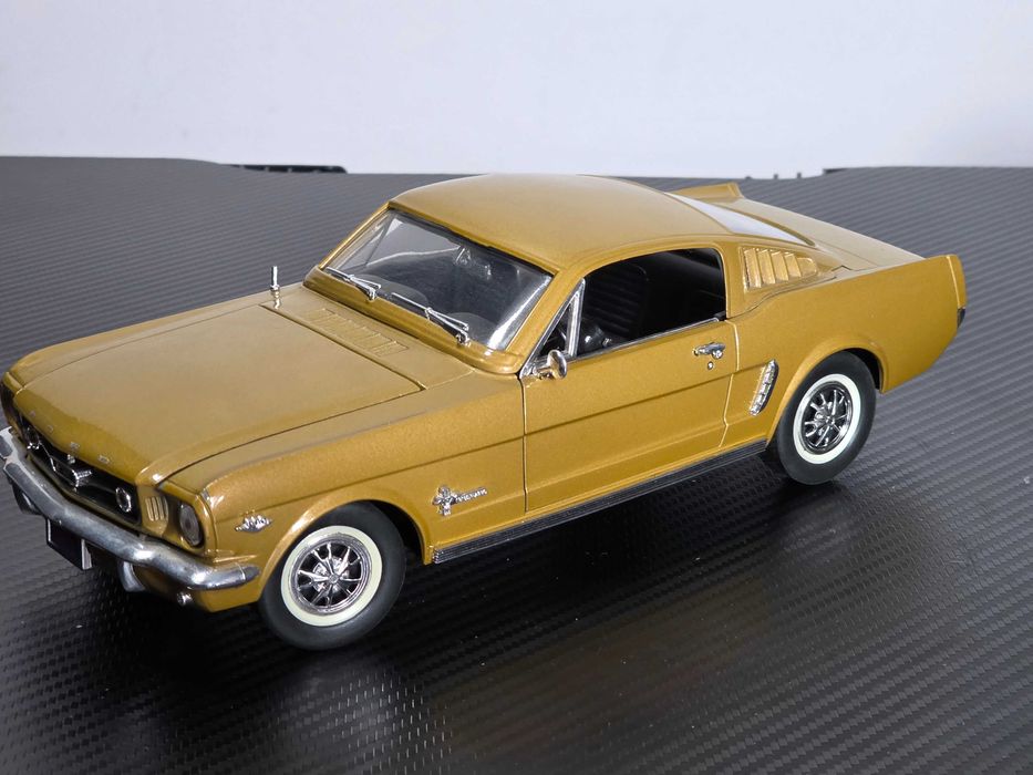 Macheta Auto 1/18 MIRA Ford Mustang 1964 1/2