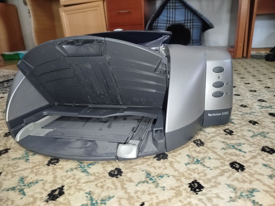 Принтер  Hp deskjet 5550 (В отличном состоянии) Торг есть