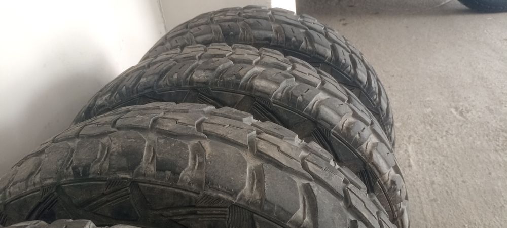 Kumho Road Venture 205/80/16