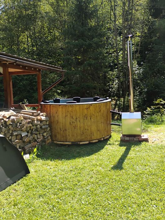 Cabana de închiriat (Răcătău) cu  ciubăr, dotat cu aero și hidro masaj