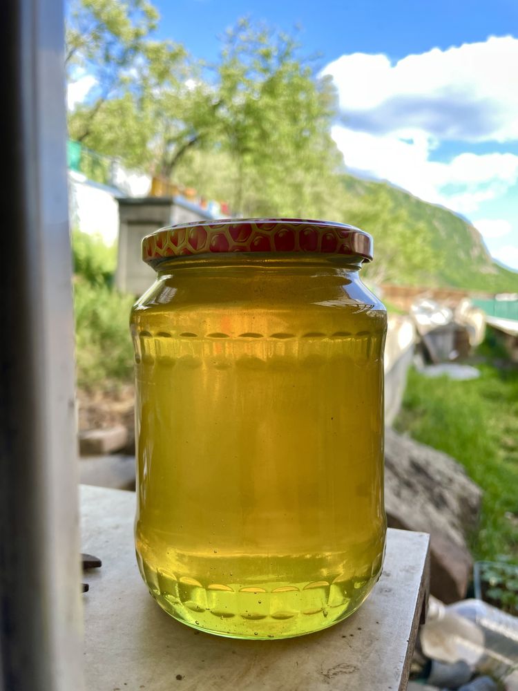 Vând miere de salcâm,tei,polifloră şi miere cu polen