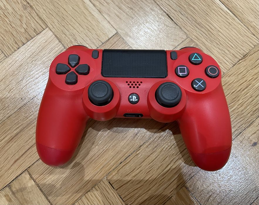 Playstation 4 PRO/PS4 PRO - 1TB с два джойстика