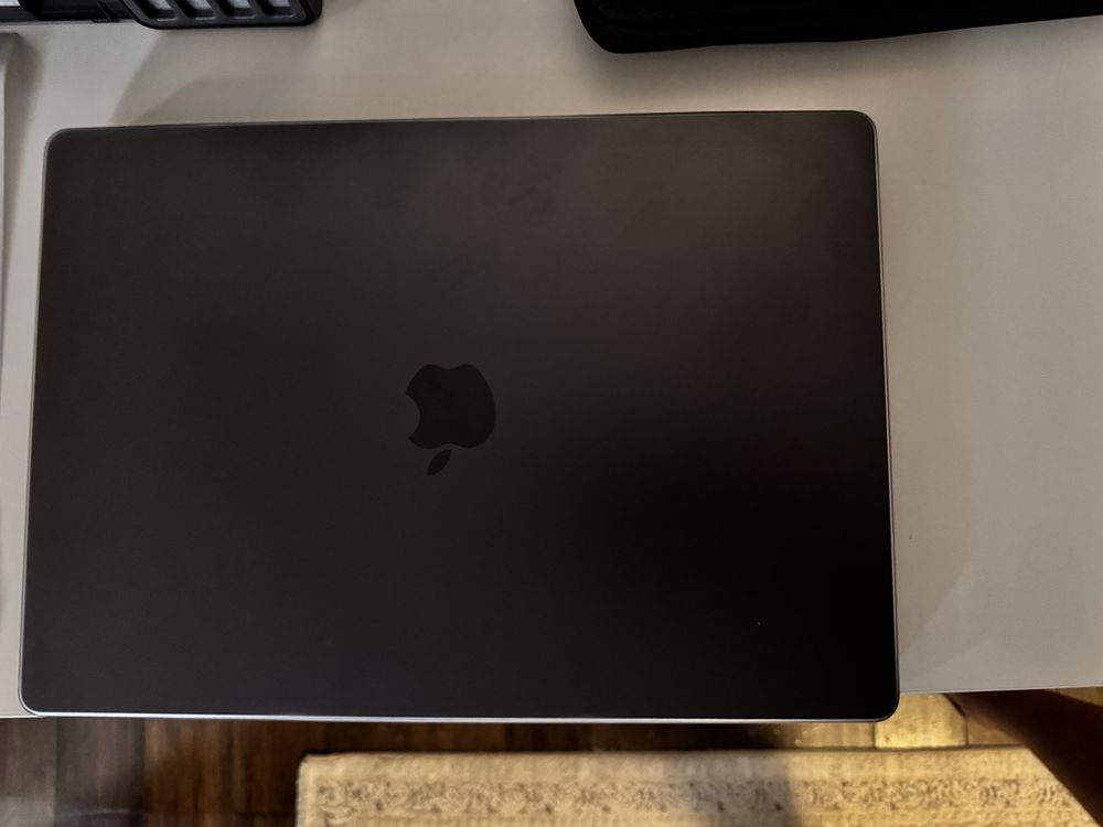 Macbook pro M3 18 gb nou