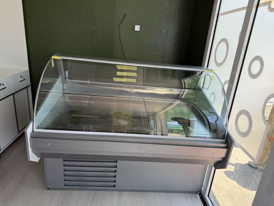 Витрина холодильник