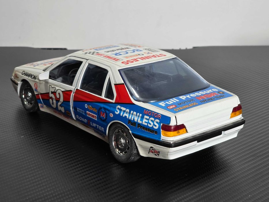 Macheta Auto 1/18 Majorette Peugeot 605