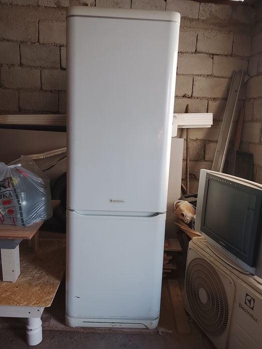 Холодильник Ariston