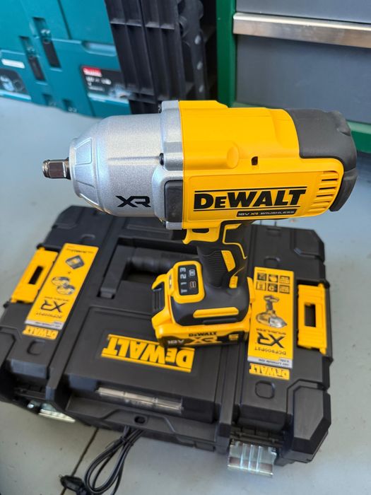 Cheie impact DeWalt DCF900 XR – Set complet nou (2 acumulatori 5Ah)