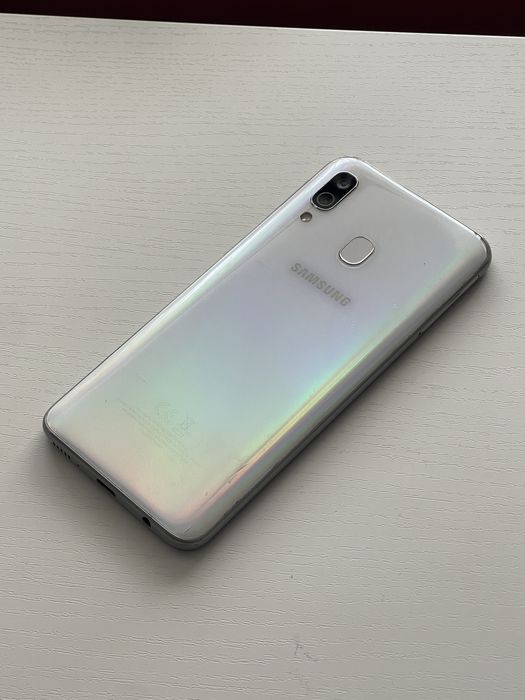 Samsung Galaxy A40 64 gb / 4 gb ram, stare perfecta