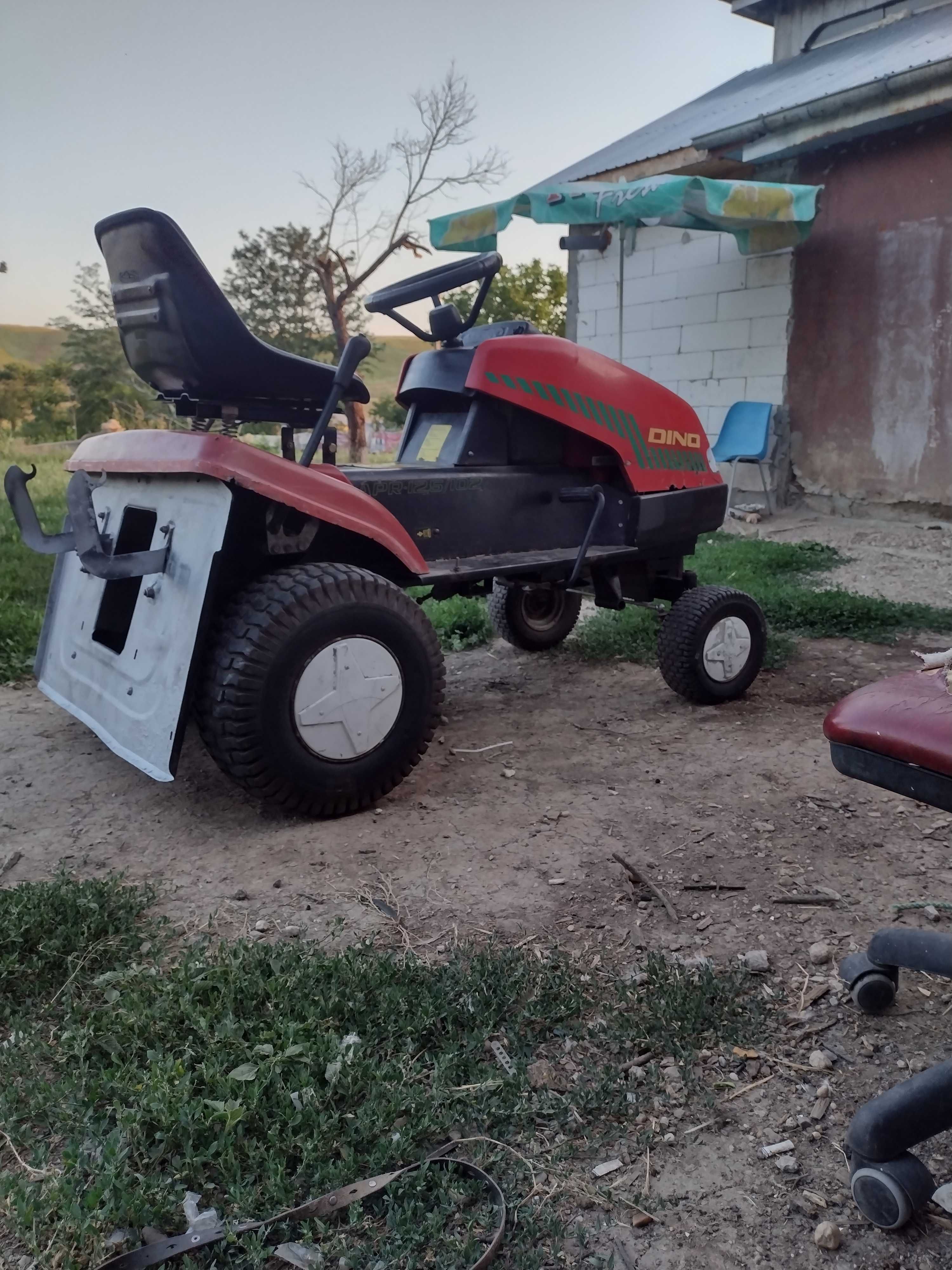 Tractoras PT diferite activități . NU ESTE pt tăiat iarba 14,4 cp