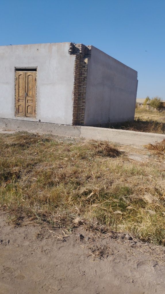 Xonqa tuman istiqlol mahalasi gulzor koʻchasi boshida  joylashgan