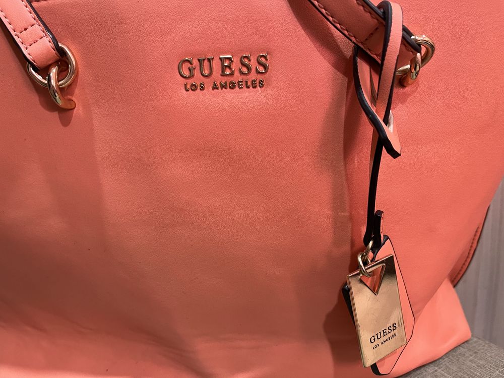 Дамска чанта GUESS