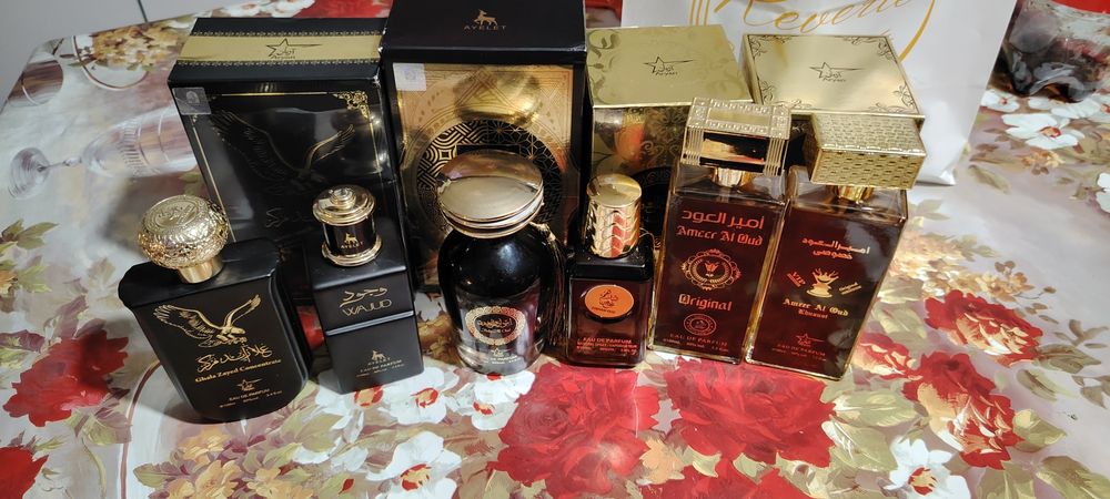 Vând pafrumori orientale