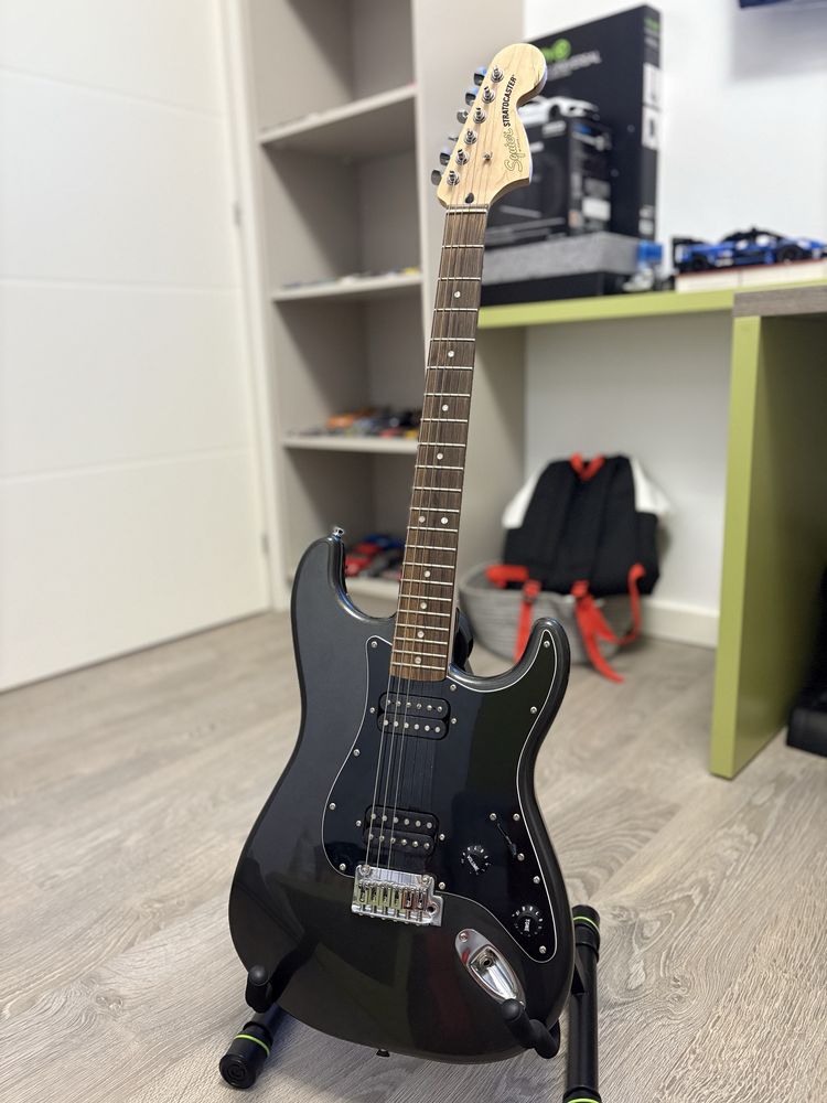 chitara electrica Squier Affinity Strat HH IL CF