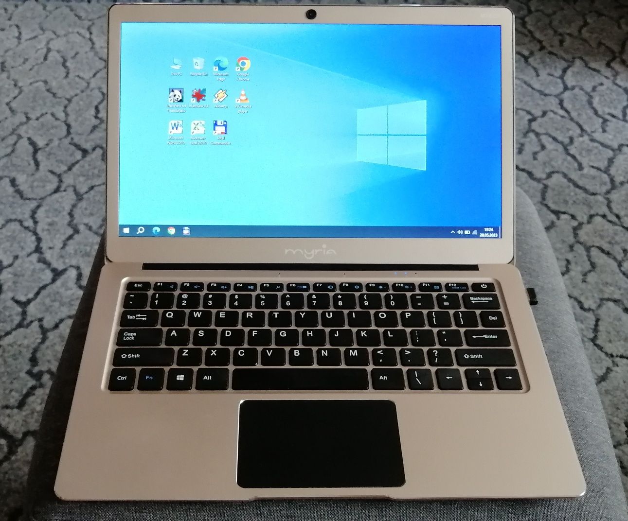 Laptop 13,3 inch, Full HD, SSD 256 GB, ultrasubtire, ultrausor.