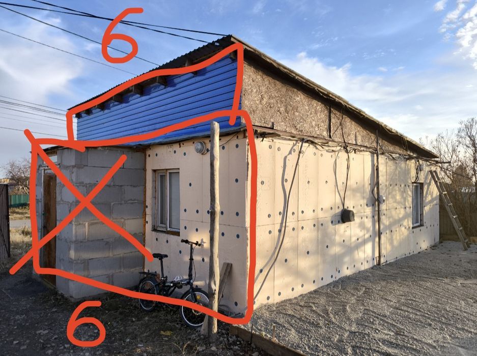 Облицевать 3 стены маленького домика