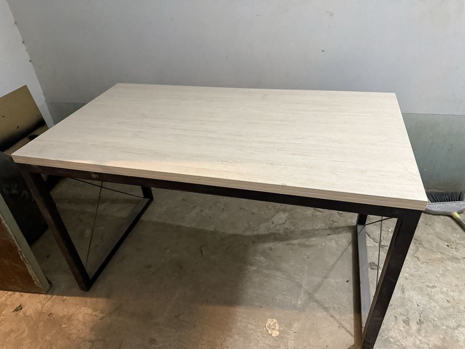 Продам стол в хорошем состоянии