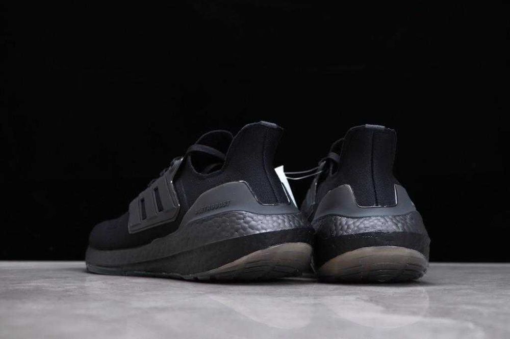 Оригинални  Маратонки *ADIDAS ULTRABOOST 22 FULL BLACK * 41 1/3