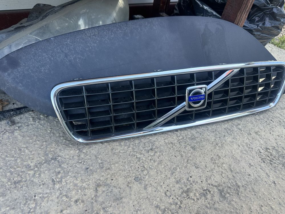 Решетка предна броня за Волво s40/v40 -2007г.!