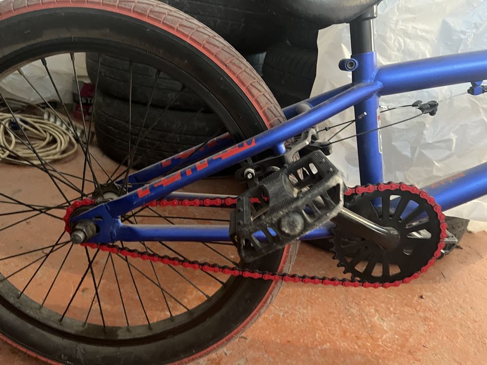 Трюковой велосипед BMX