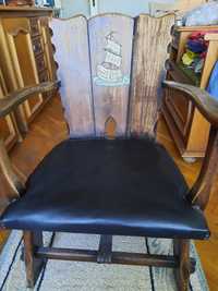 Дървено  старо  кресло с кожена    седалка и морски мотив