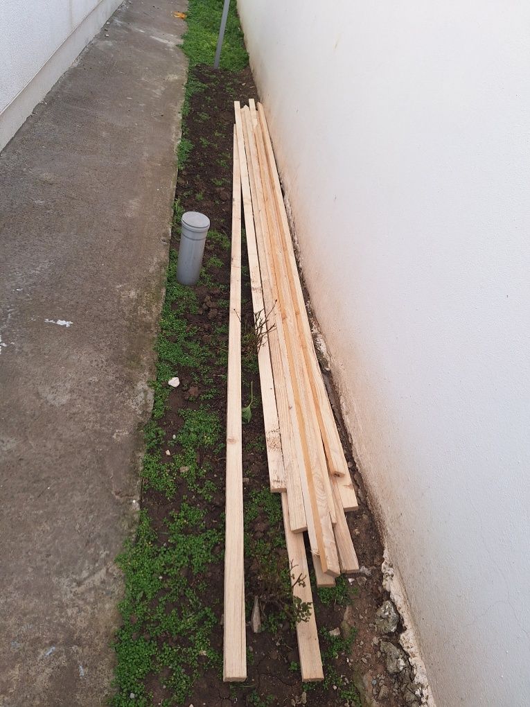 Vând țiglă gri și sipca la preț redus