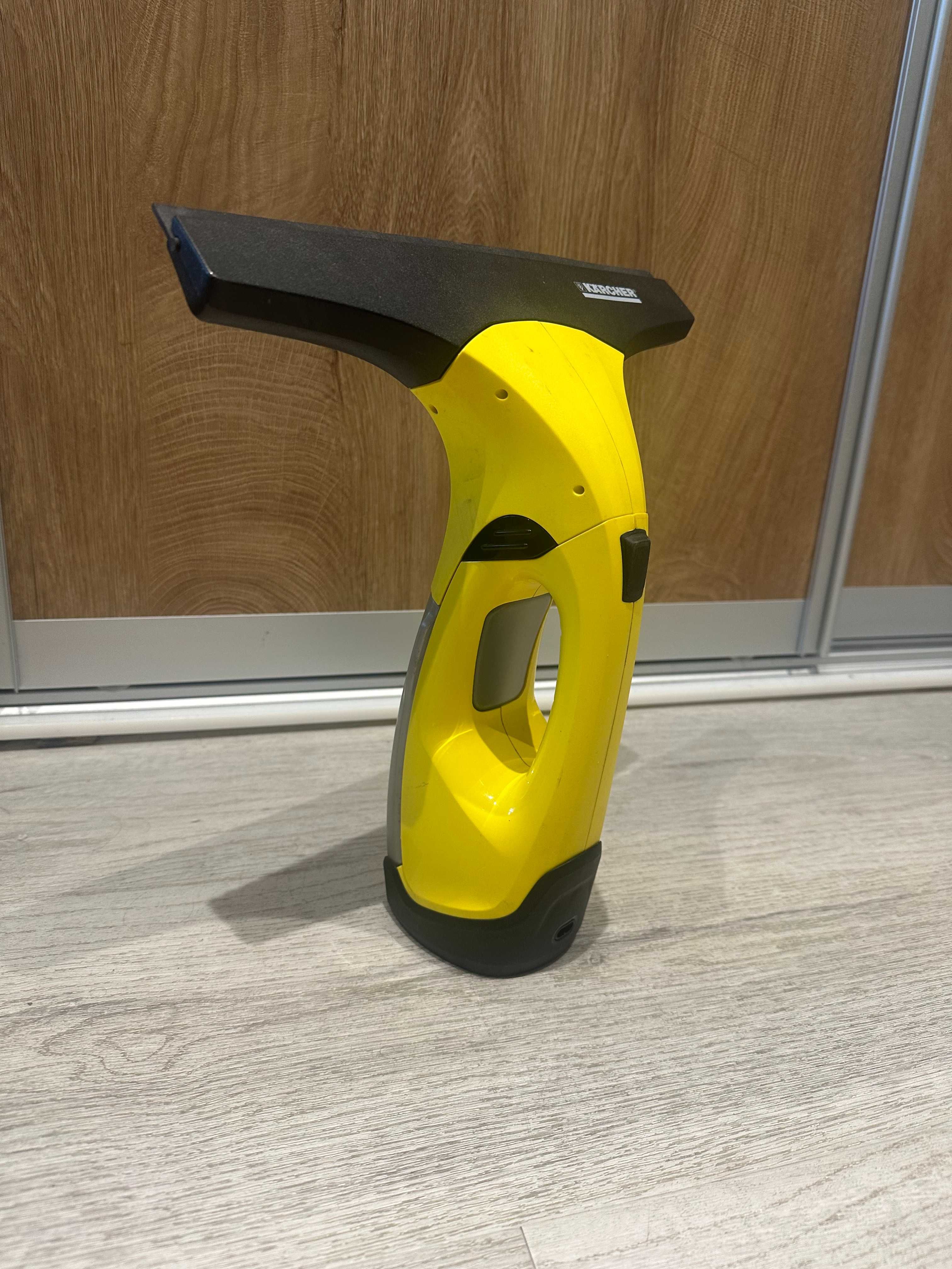 Уред за почистване на прозорци Karcher WV 2 Стъклочистачка