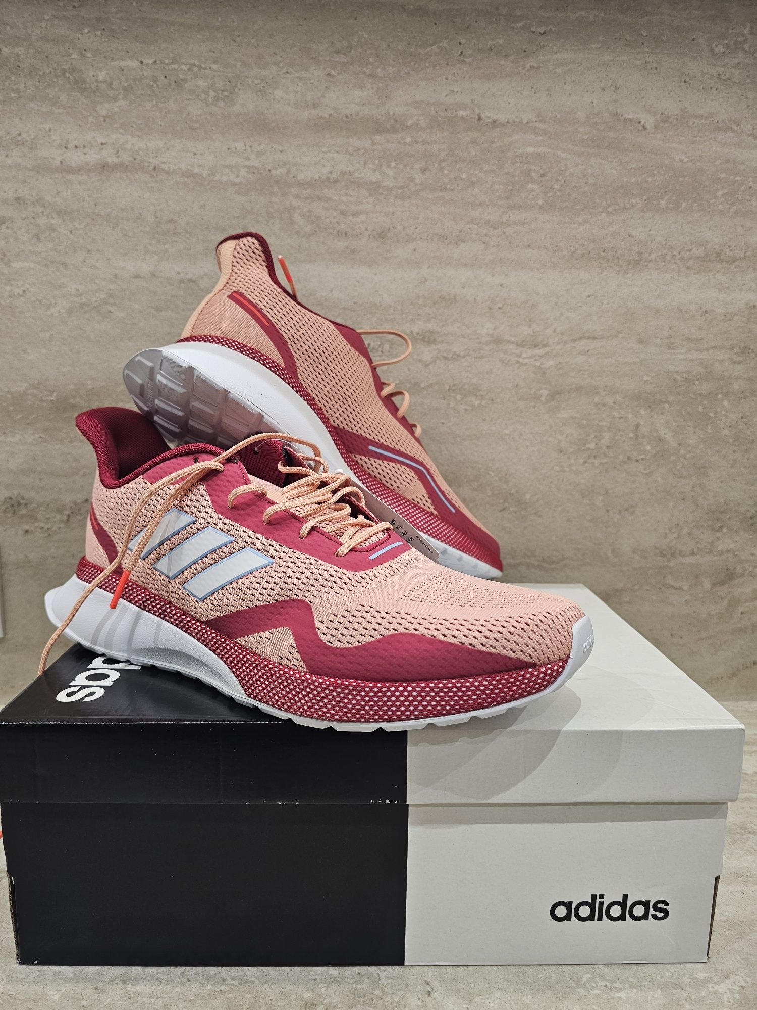 Чисто нови маратонки Adidas Nova Run X