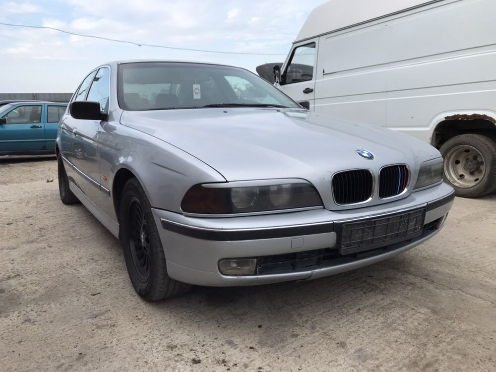 BMW e39 520i 1997 На Части