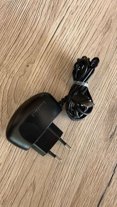 2 броя зариадни за Samsung телефон - стари модели