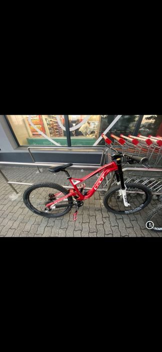 Bicicleta downhill GT
