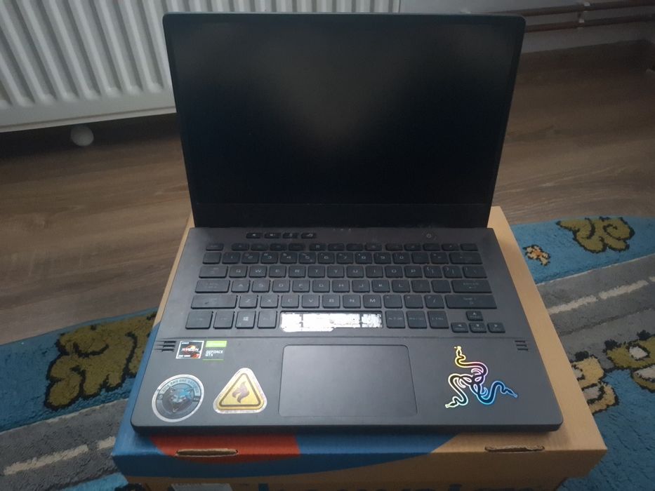 Laptop gaming + tastatura cadou (strang pt pc]