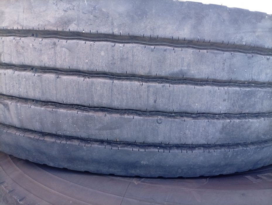 Vind 2 anvelope 315/80/22.5